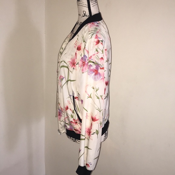 Light weight jacket - Picture 2 of 5